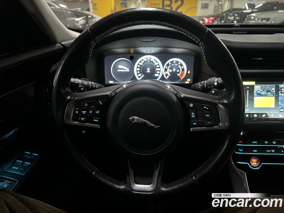 Jaguar XF (X260) фото 7