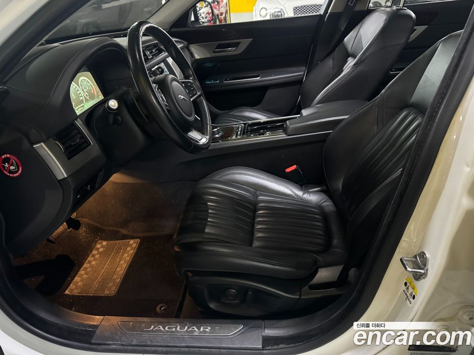 Jaguar XF (X260) фото 11
