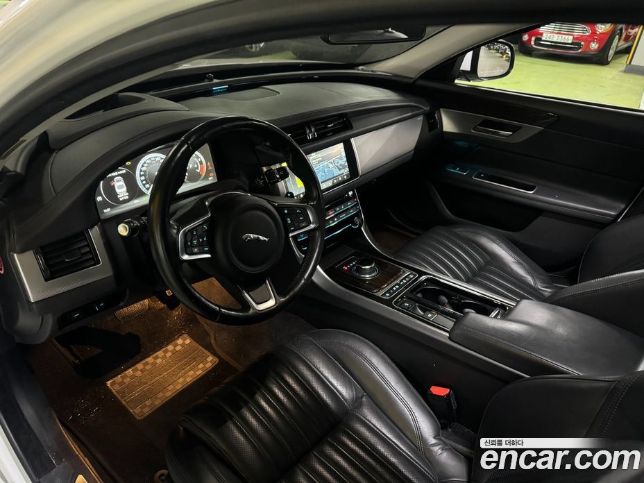 Jaguar XF (X260) фото 12