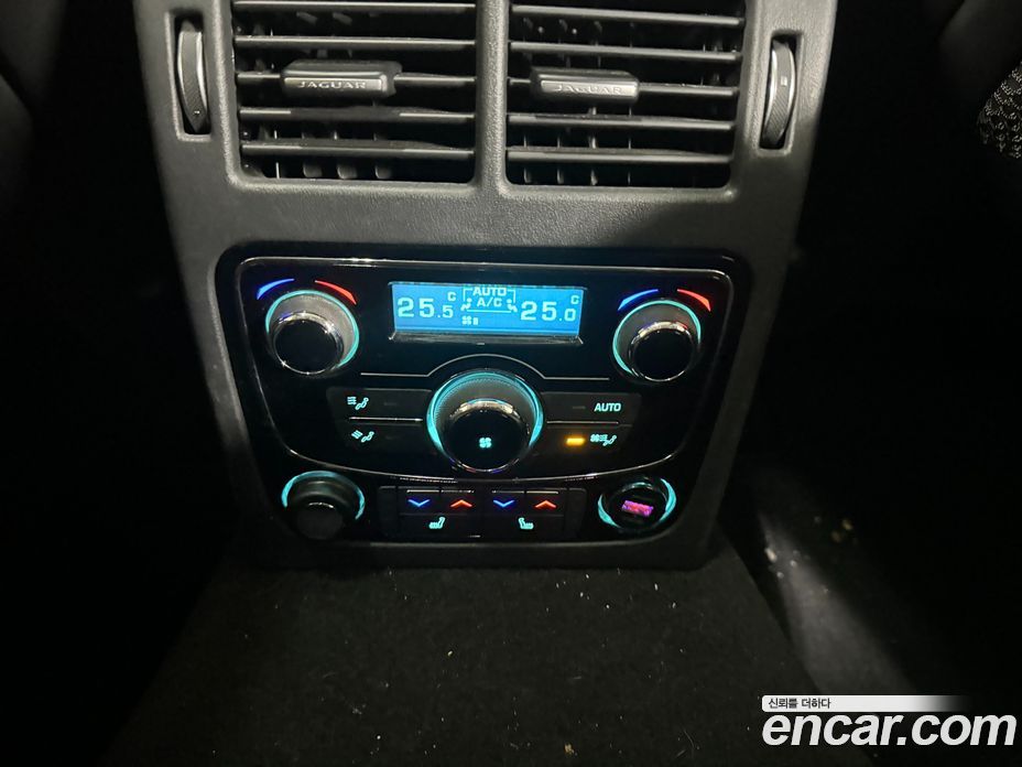 Jaguar XF (X260) фото 17