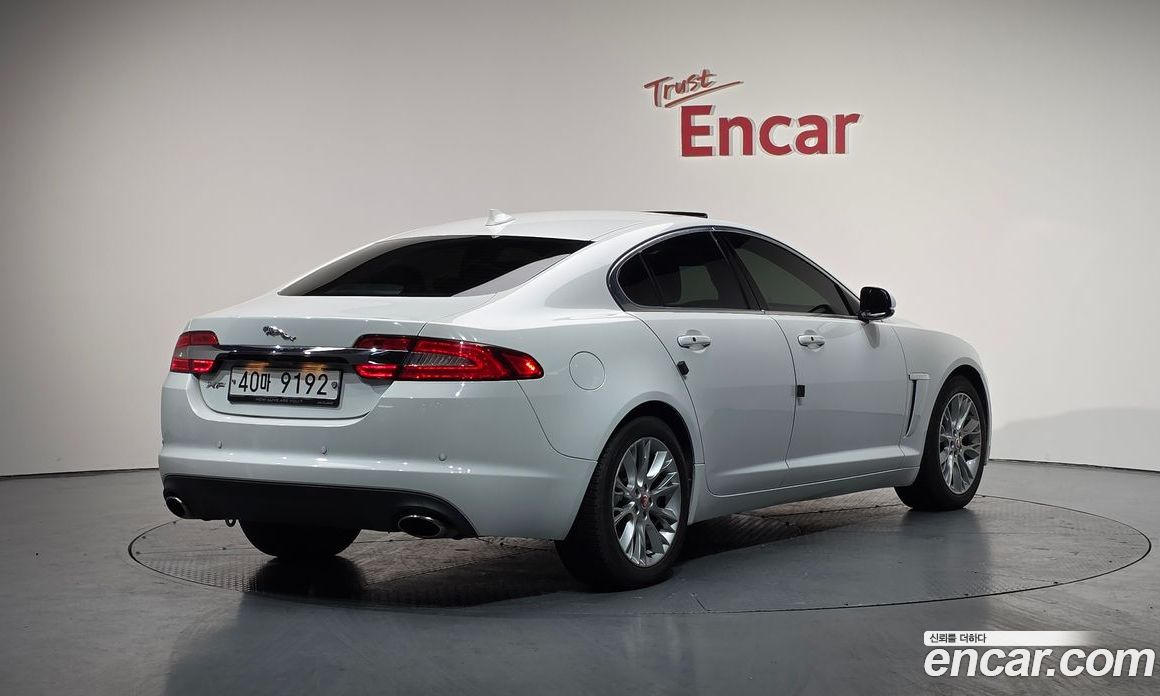 Jaguar XF New фото 2