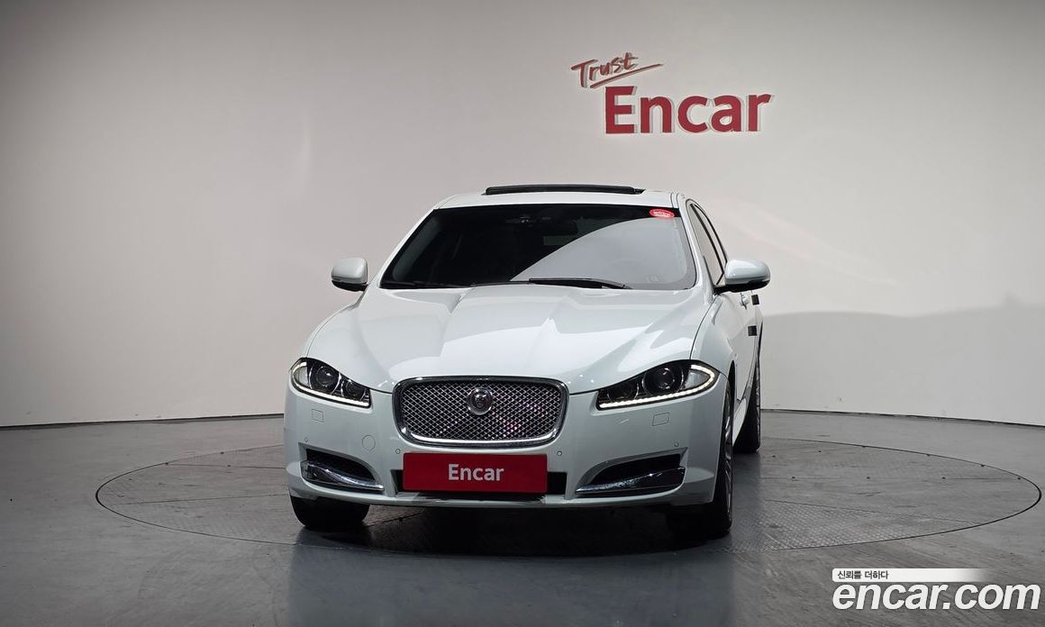 Jaguar XF New фото 3