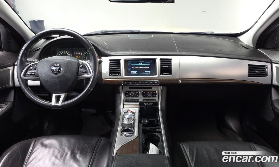 Jaguar XF New фото 7