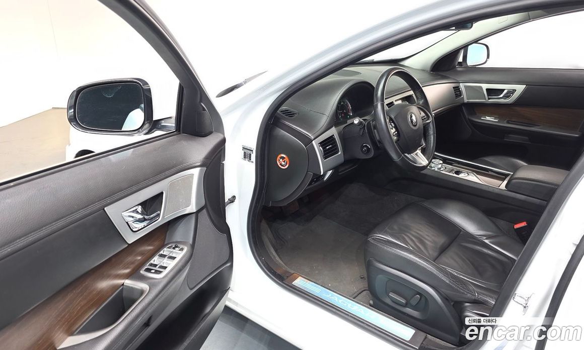 Jaguar XF New фото 11