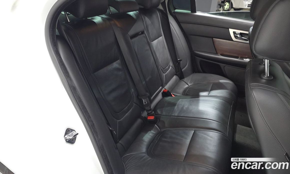 Jaguar XF New фото 12