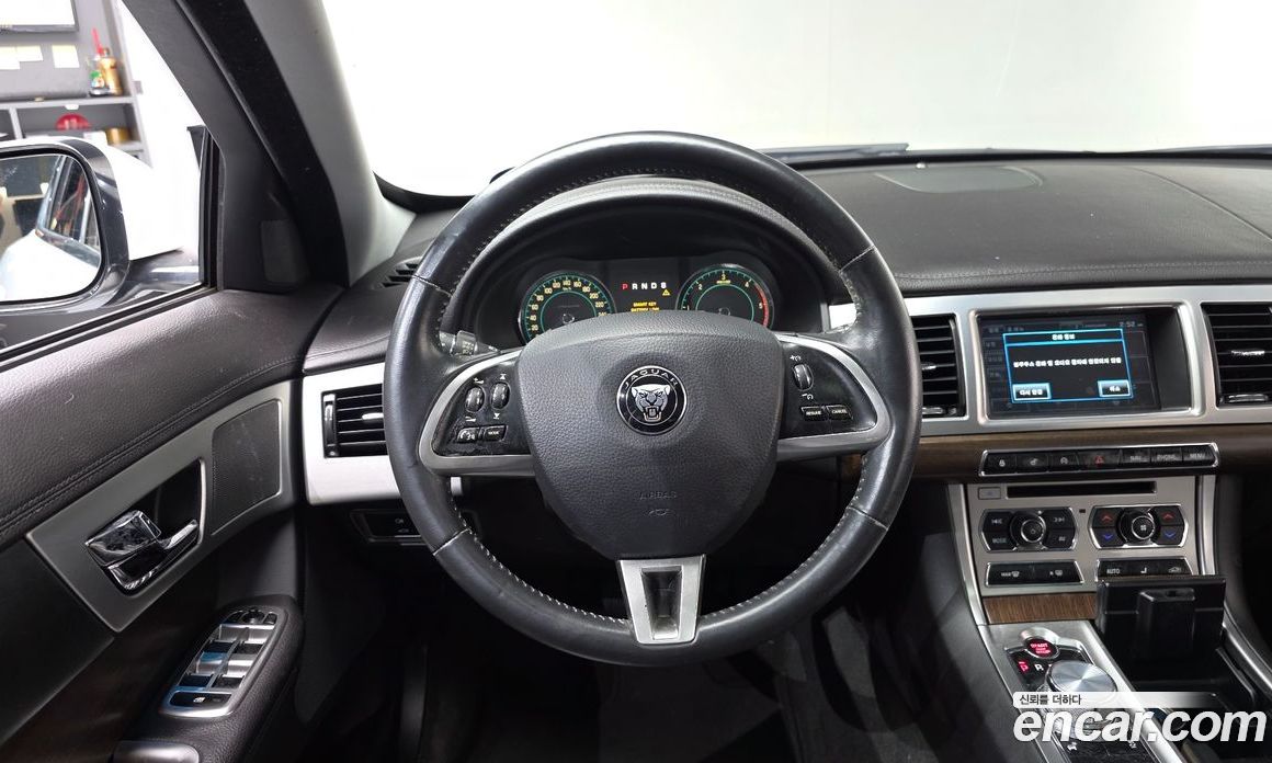 Jaguar XF New фото 13