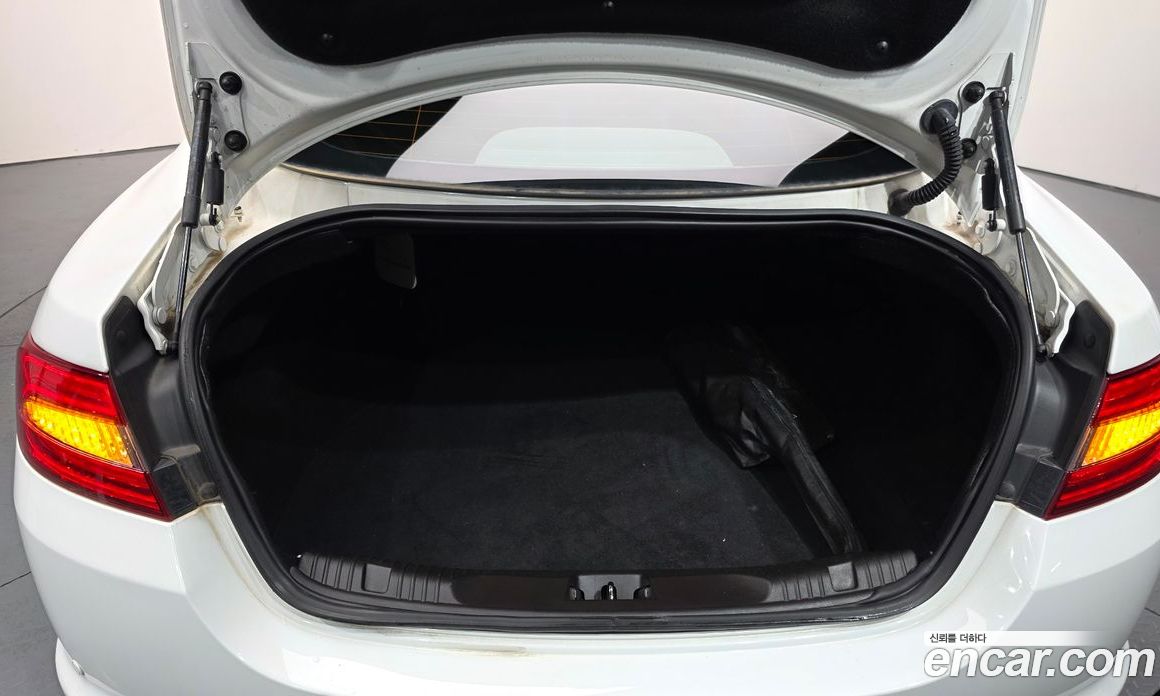 Jaguar XF New фото 20