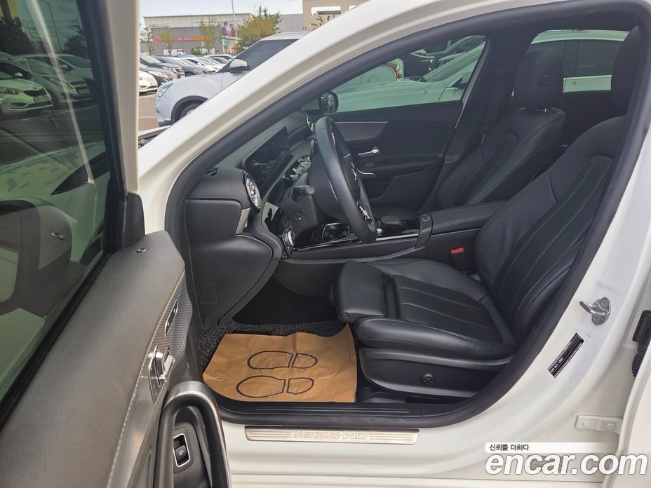 Mercedes-Benz A-Class W177 фото 10