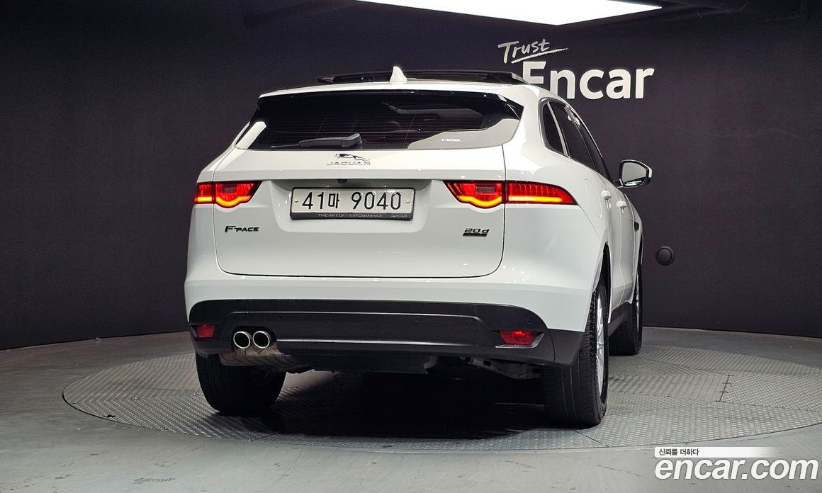 Jaguar F-PACE фото 4