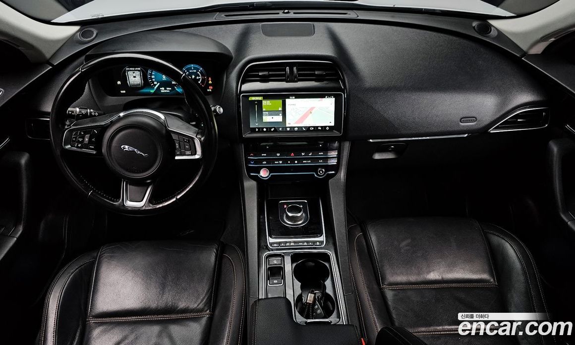 Jaguar F-PACE фото 7