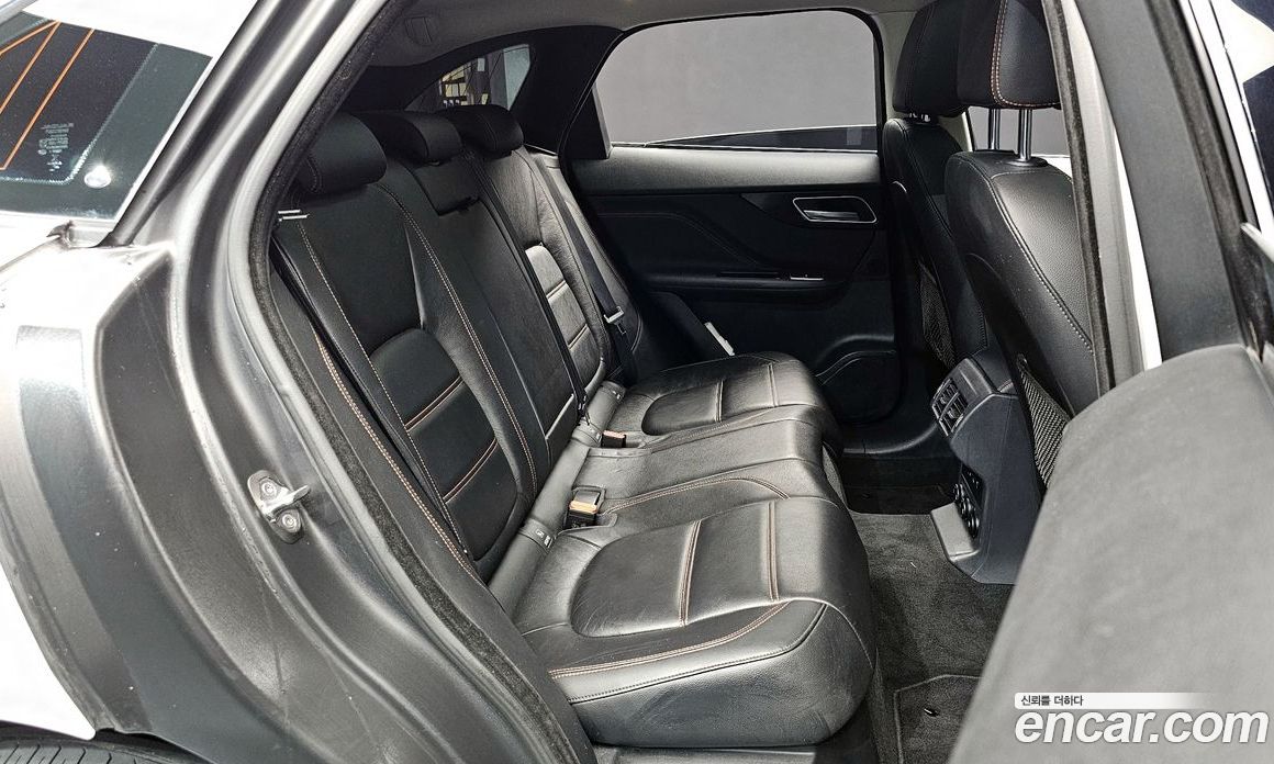 Jaguar F-PACE фото 11