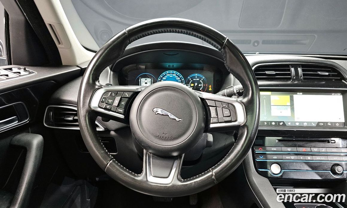 Jaguar F-PACE фото 12