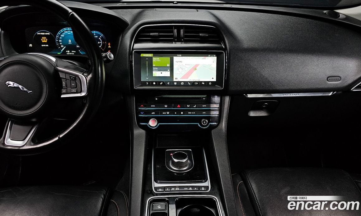 Jaguar F-PACE фото 13