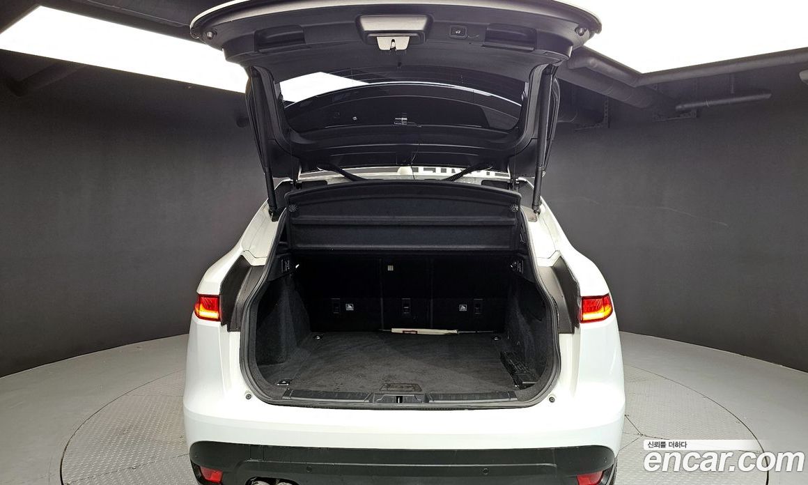 Jaguar F-PACE фото 20