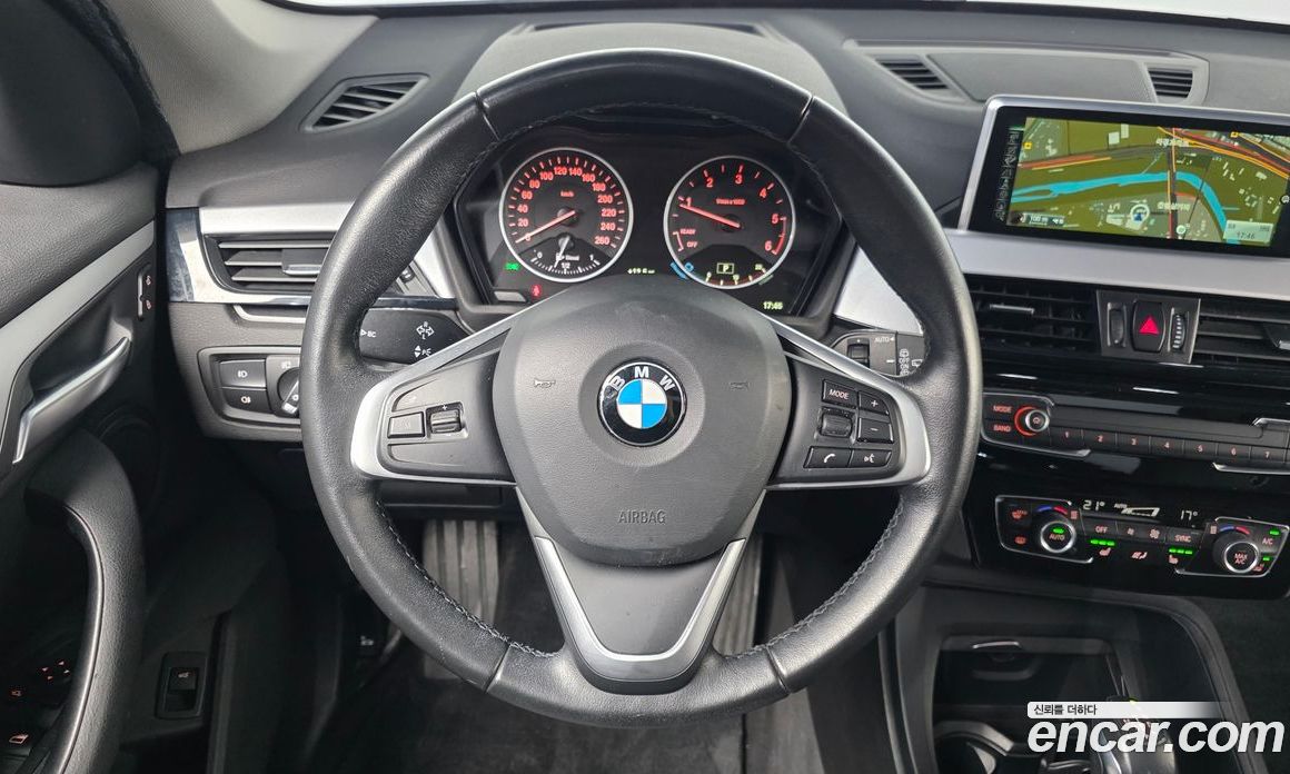 BMW X1 (F48) фото 13
