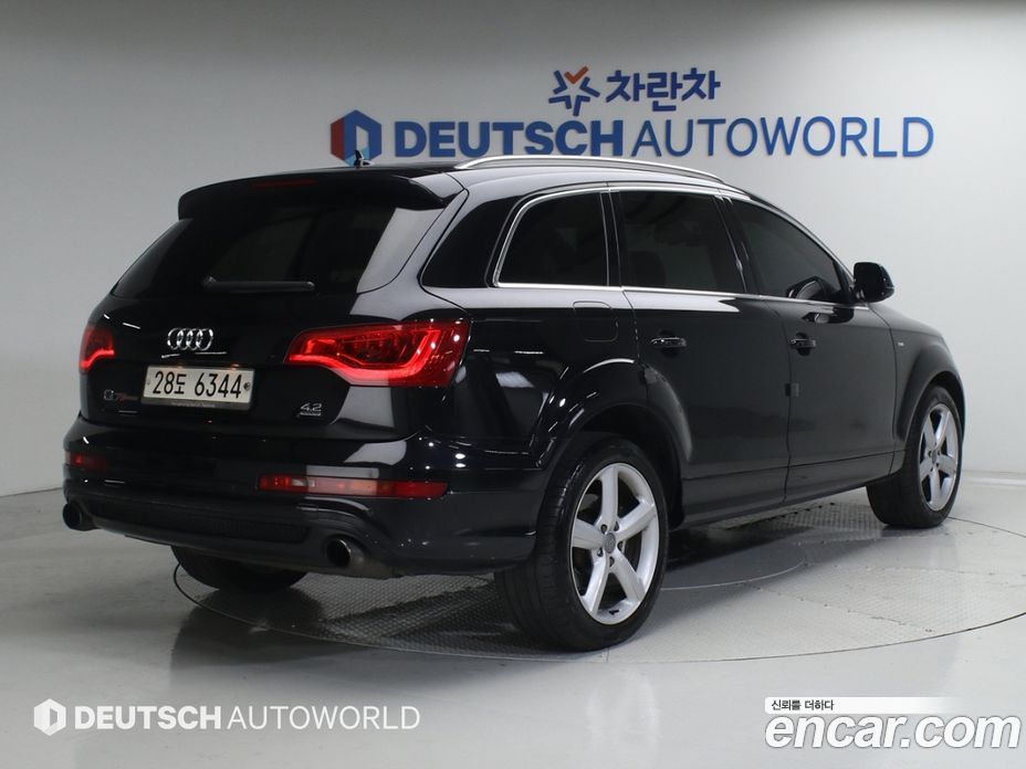 Audi Q7 фото 2