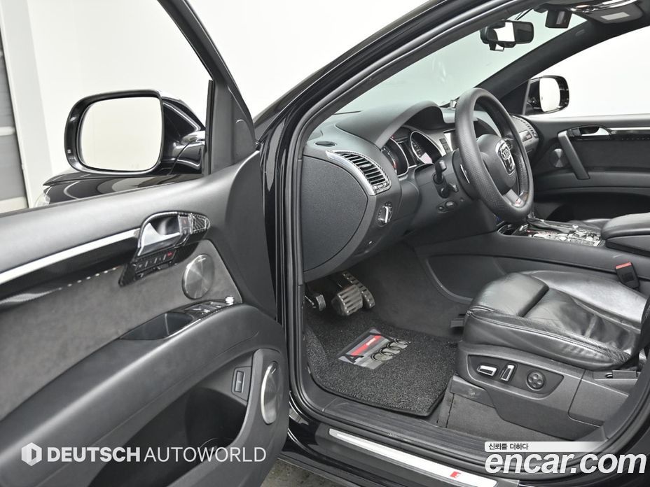 Audi Q7 фото 9