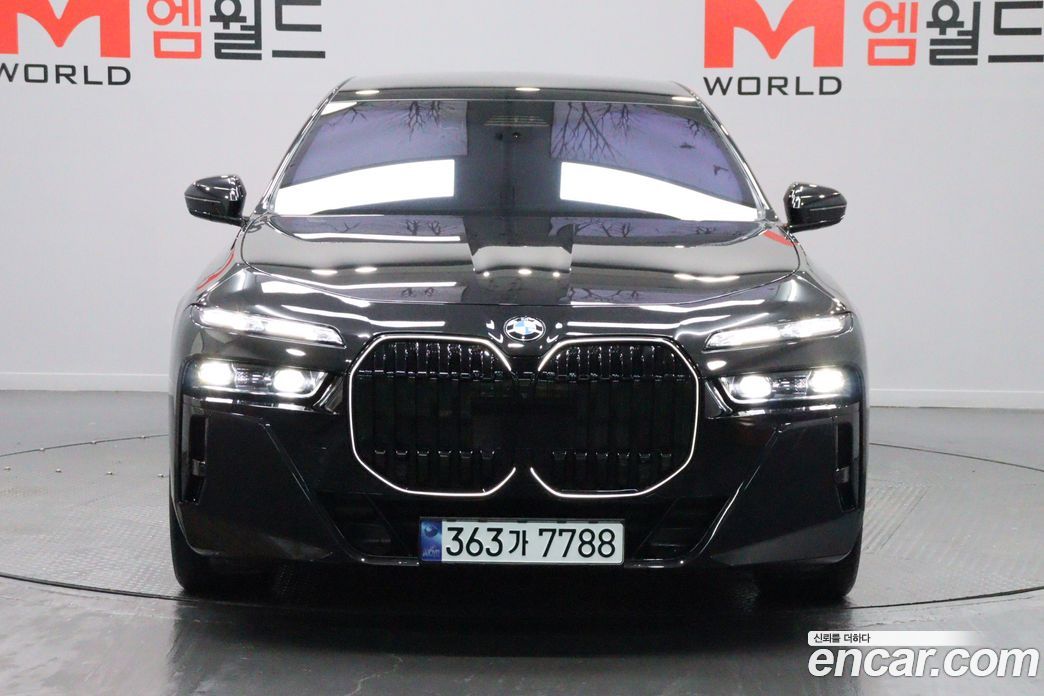 BMW 7-Series (G70) фото 2