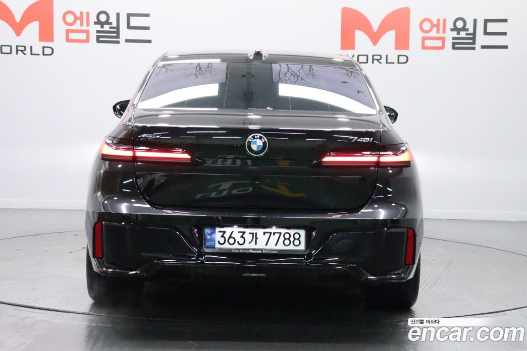 BMW 7-Series (G70) фото 3