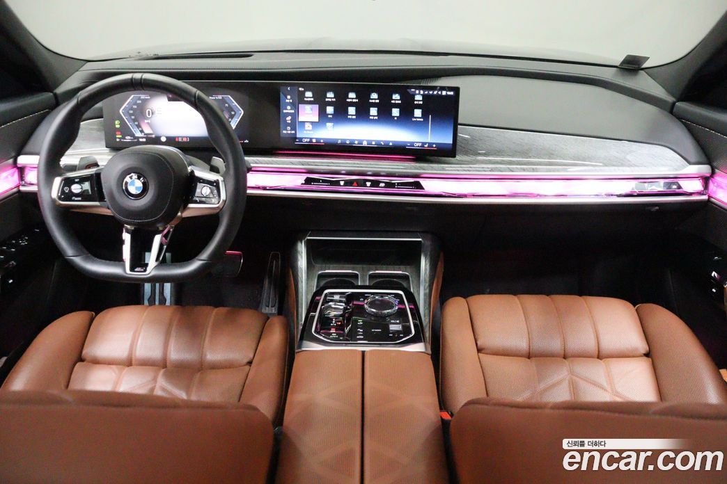 BMW 7-Series (G70) фото 5