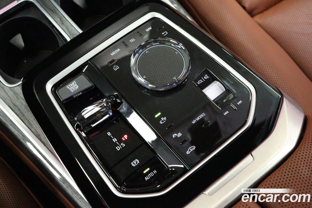BMW 7-Series (G70) фото 16