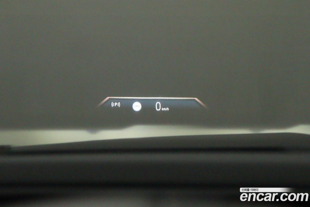 BMW 7-Series (G70) фото 17