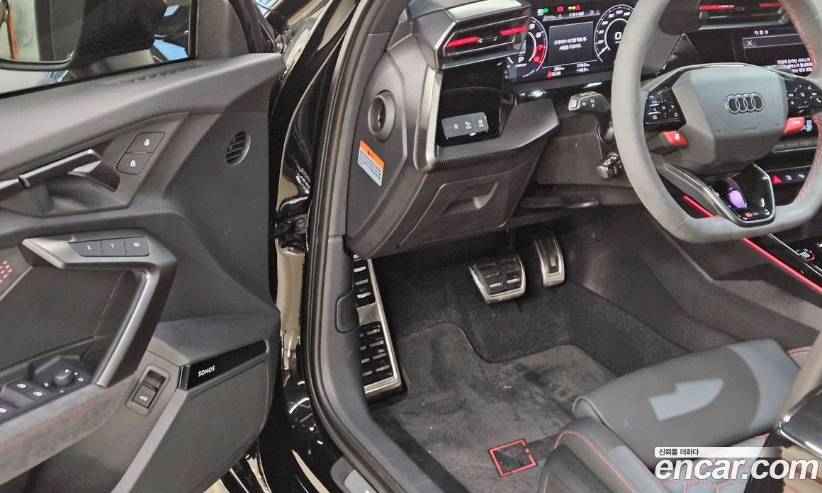 Audi RS3 (8Y) фото 11