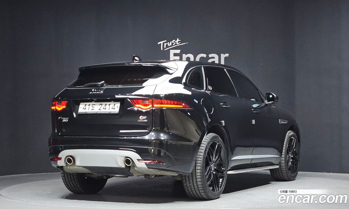 Jaguar F-PACE фото 2