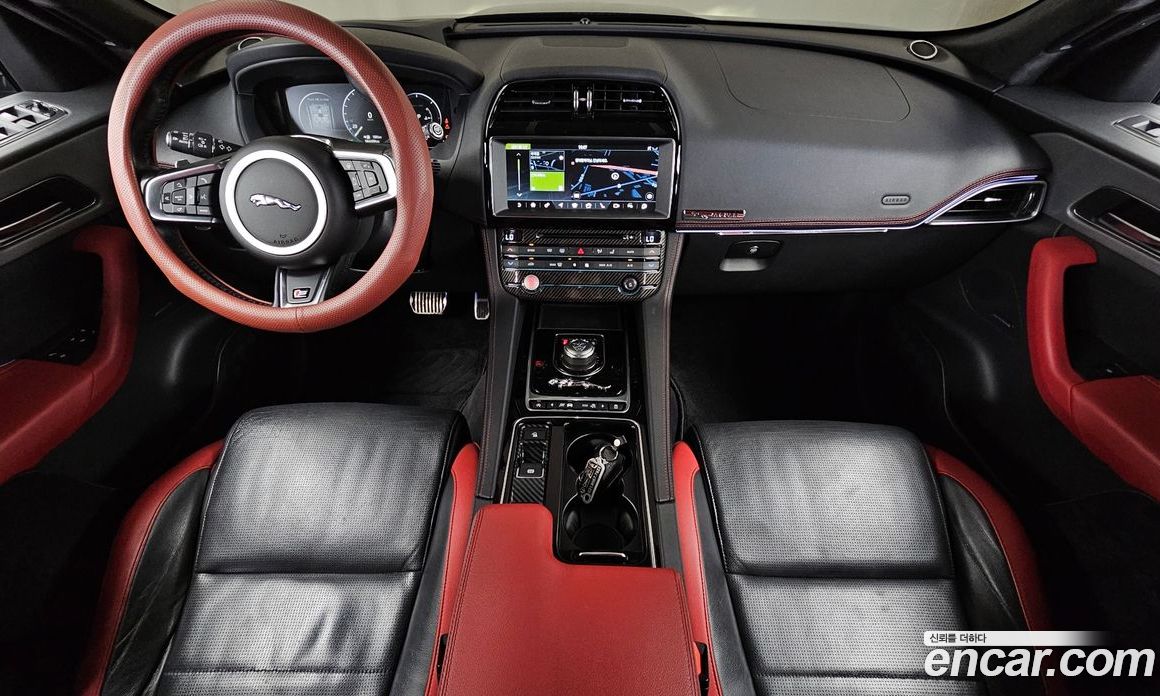 Jaguar F-PACE фото 7