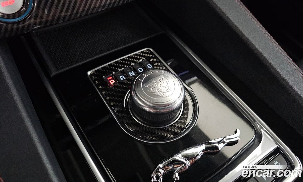 Jaguar F-PACE фото 9