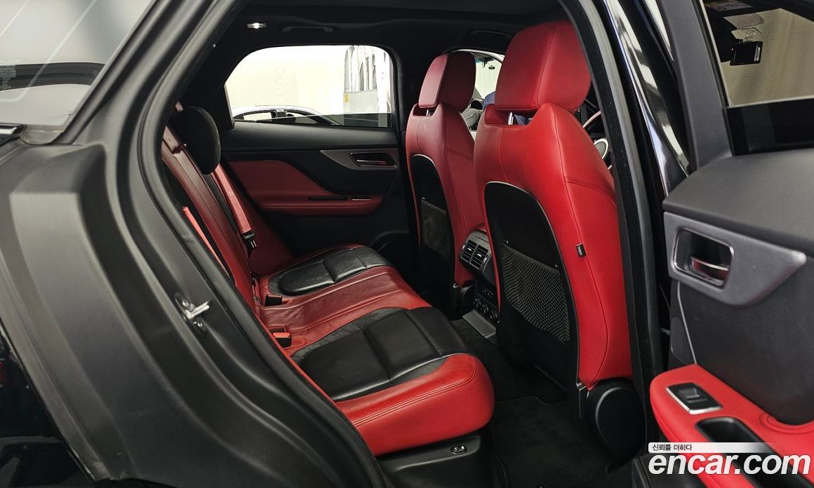 Jaguar F-PACE фото 12