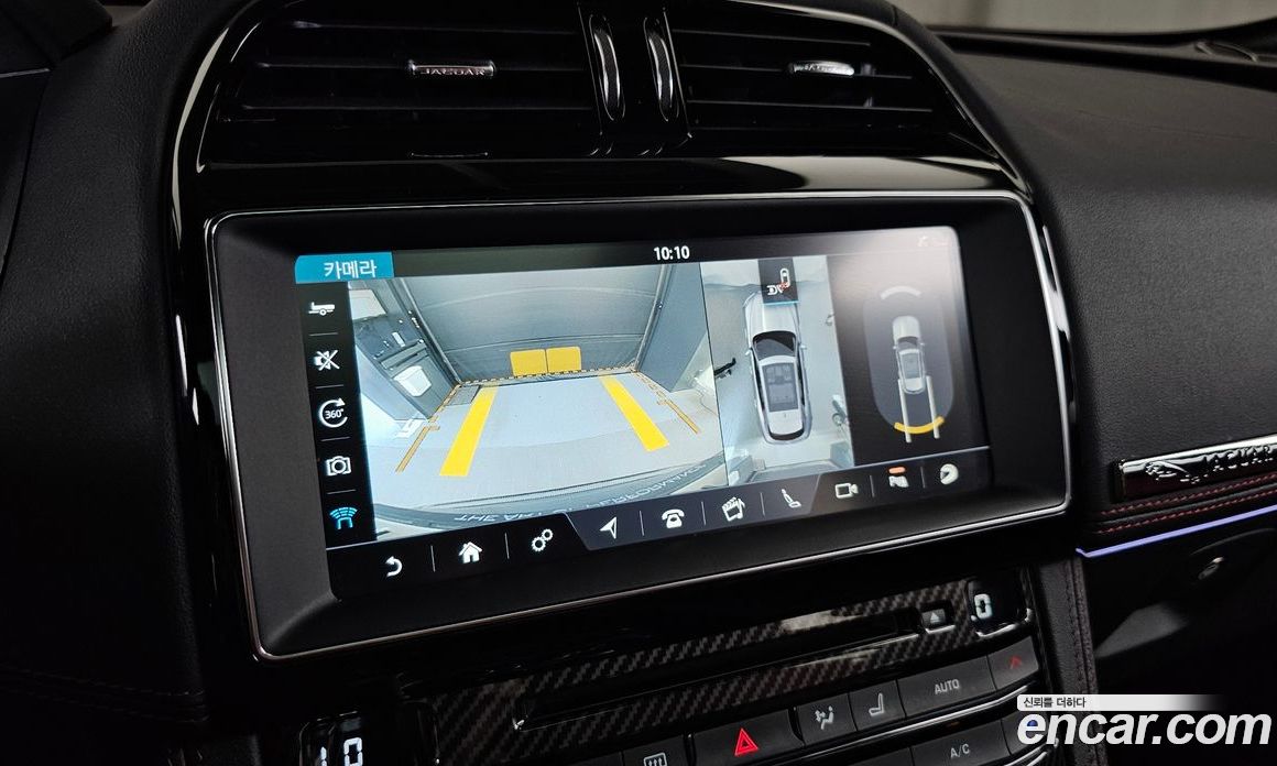 Jaguar F-PACE фото 15