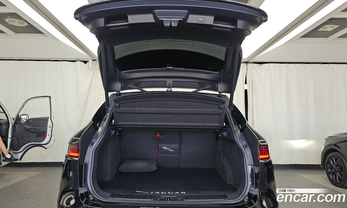 Jaguar F-PACE фото 20