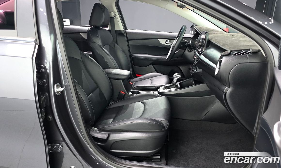 Kia K3 2nd Gen фото 26
