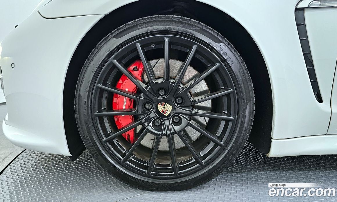 Porsche Panamera фото 5