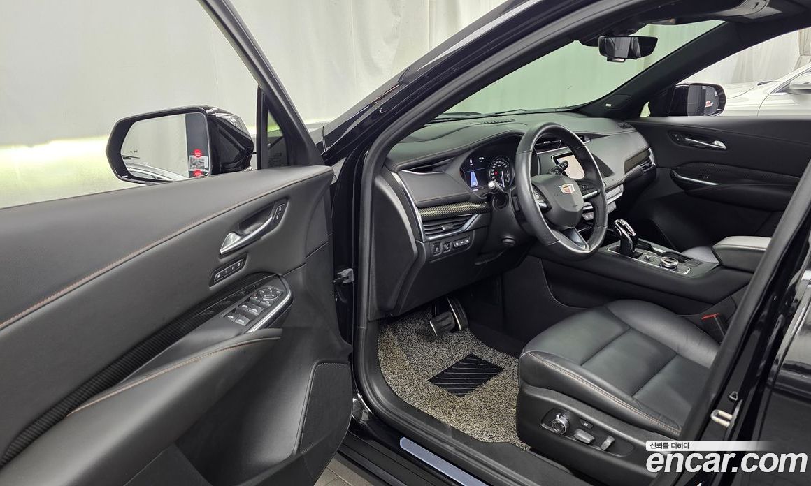 Cadillac XT4 фото 10