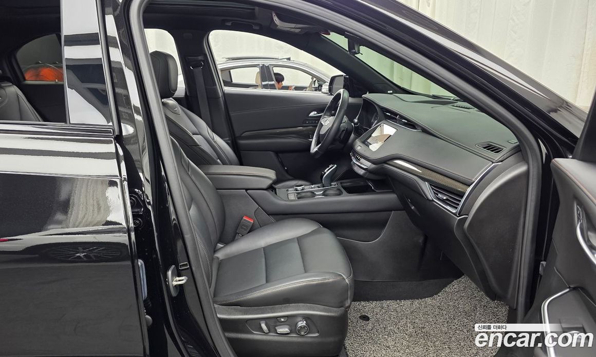 Cadillac XT4 фото 11