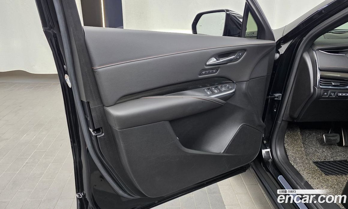 Cadillac XT4 фото 24