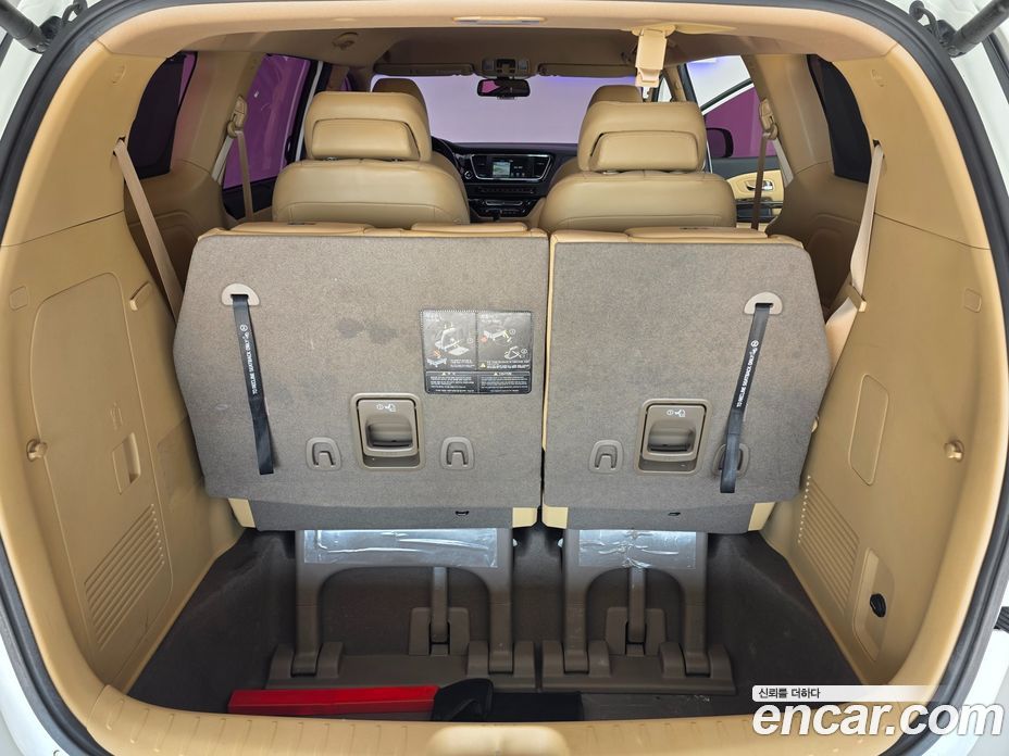 Kia Carnival 3rd Gen фото 6