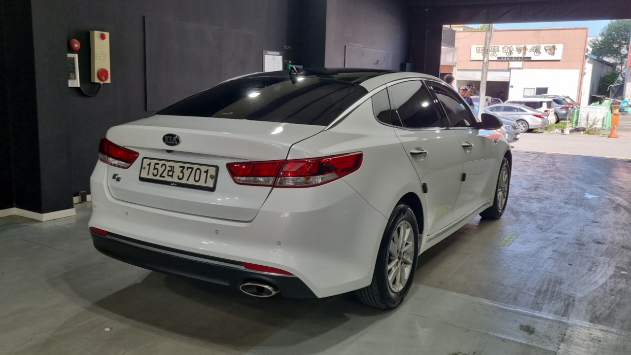 Kia K5 2nd Gen фото 2