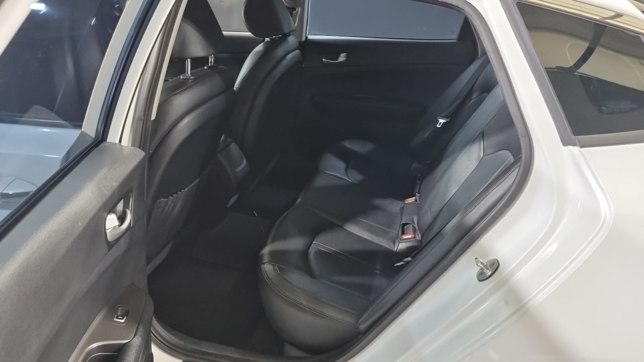 Kia K5 2nd Gen фото 11