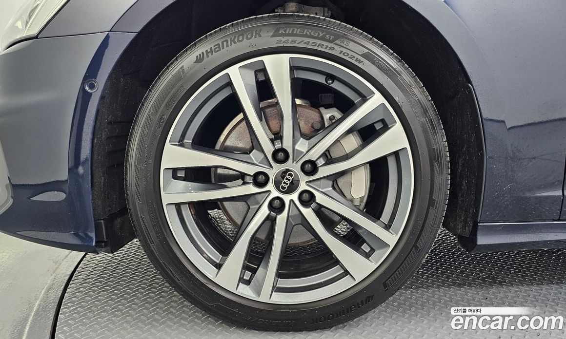 Audi A6 (C8) фото 5