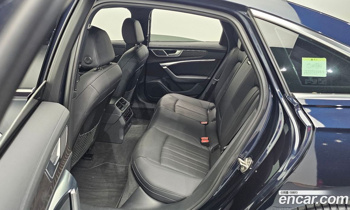 Audi A6 (C8) фото 11