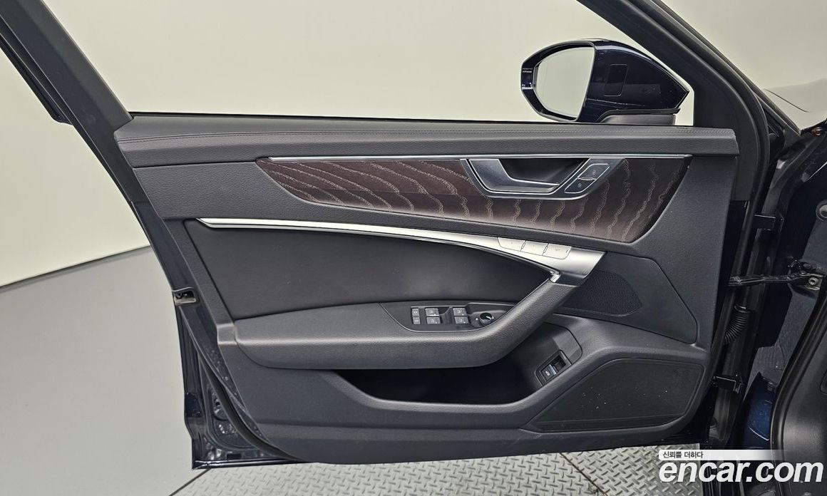 Audi A6 (C8) фото 24