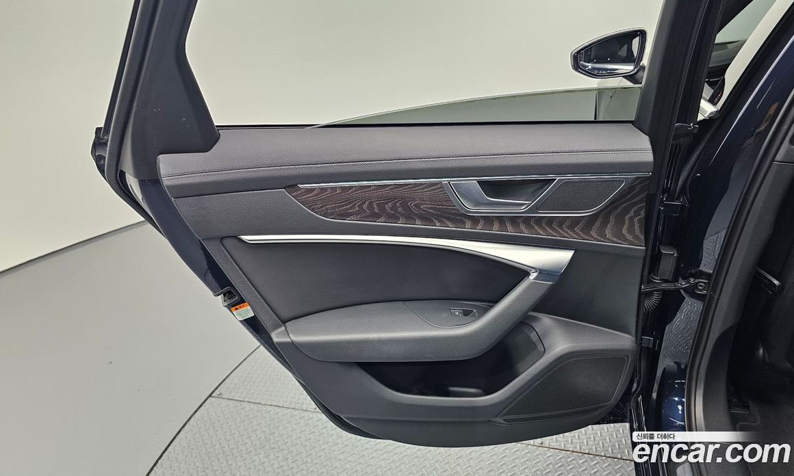 Audi A6 (C8) фото 25