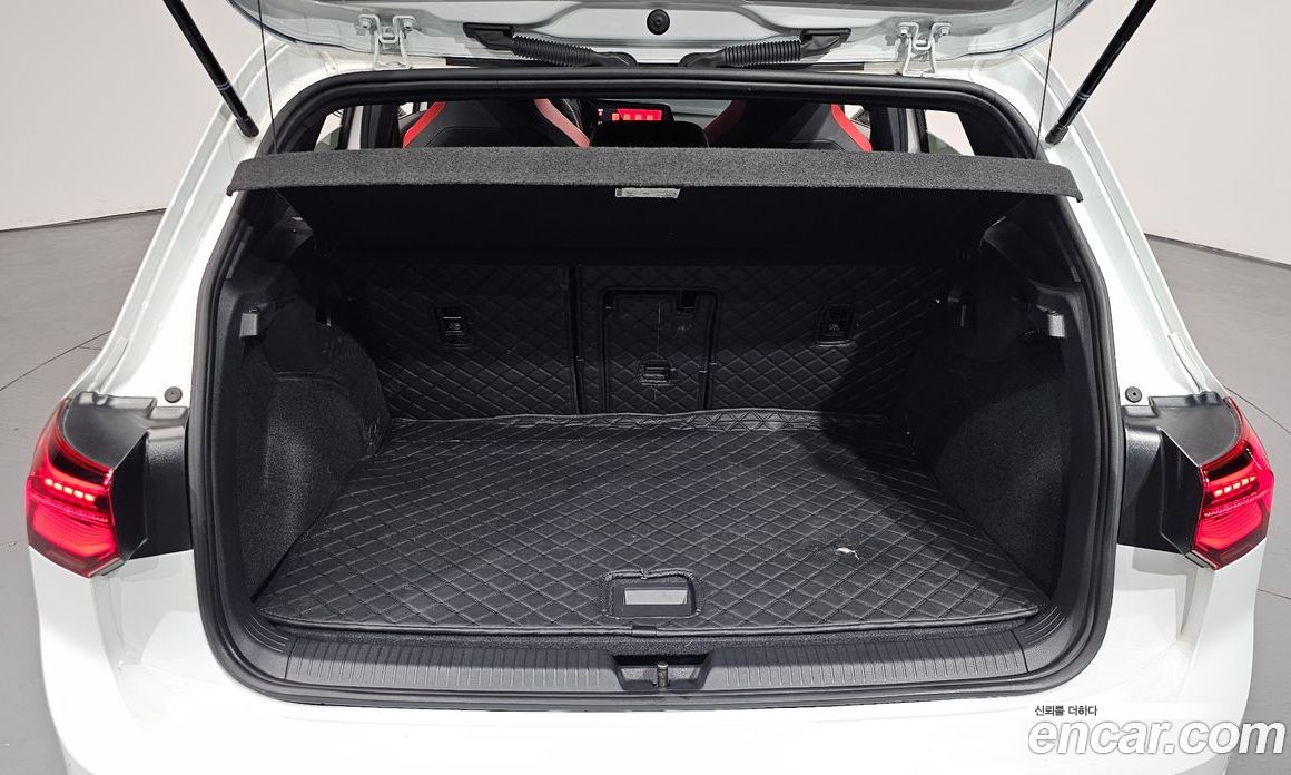 Volkswagen Golf 8th Gen фото 19