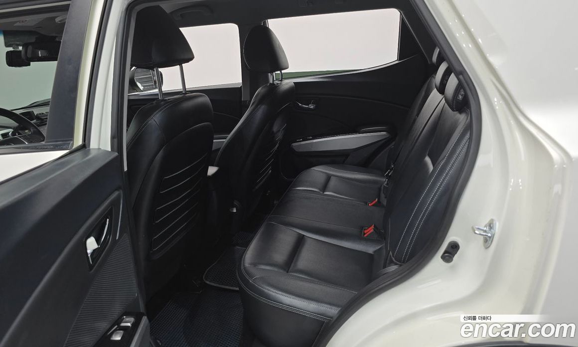 SsangYong (KG Mobility) Tivoli фото 12
