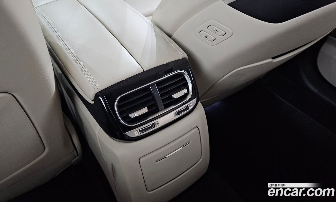 Genesis G90 фото 33