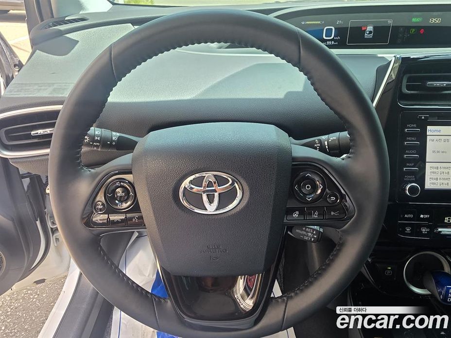 Toyota Prius Prime фото 5