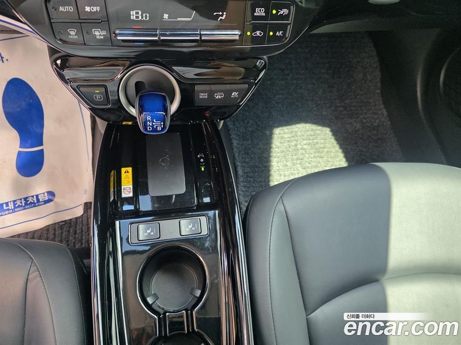 Toyota Prius Prime фото 10